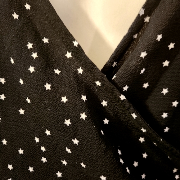 MIND CODE STAR PRINT TIE BACK BLOUSE - Picture 2 of 7